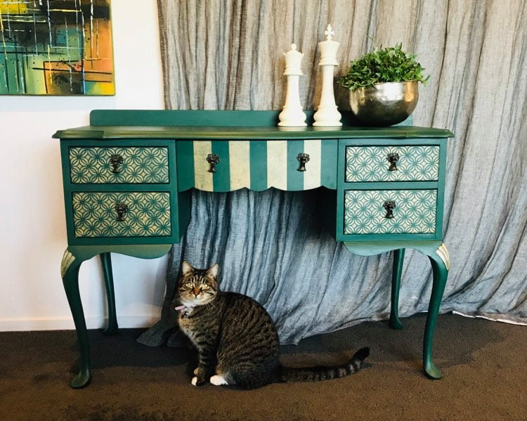 Dark Green Queen Anne Style Dresser / Hall Table