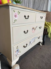 Load image into Gallery viewer, Childrens Queen Anne set of drawers
