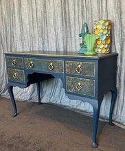 Load image into Gallery viewer, Stunning vintage look Hall Table / Dresser / Buffet
