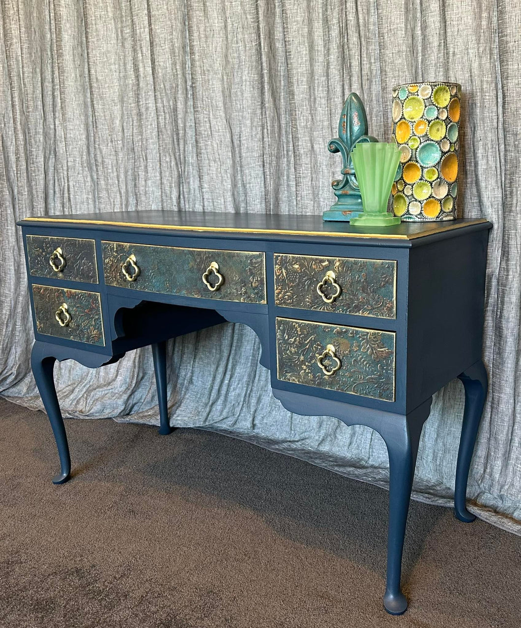 Stunning vintage look Hall Table / Dresser / Buffet