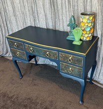 Load image into Gallery viewer, Stunning vintage look Hall Table / Dresser / Buffet
