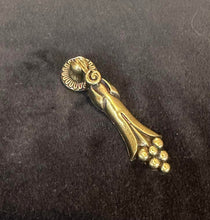 Load image into Gallery viewer, DROP DRAWER PULL - VINTAGE BRASS HYACINTH
