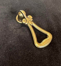 Load image into Gallery viewer, DROP DRAWER PULL - VINTAGE BRASS STIRUP
