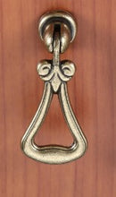 Load image into Gallery viewer, DROP DRAWER PULL - VINTAGE BRASS STIRUP
